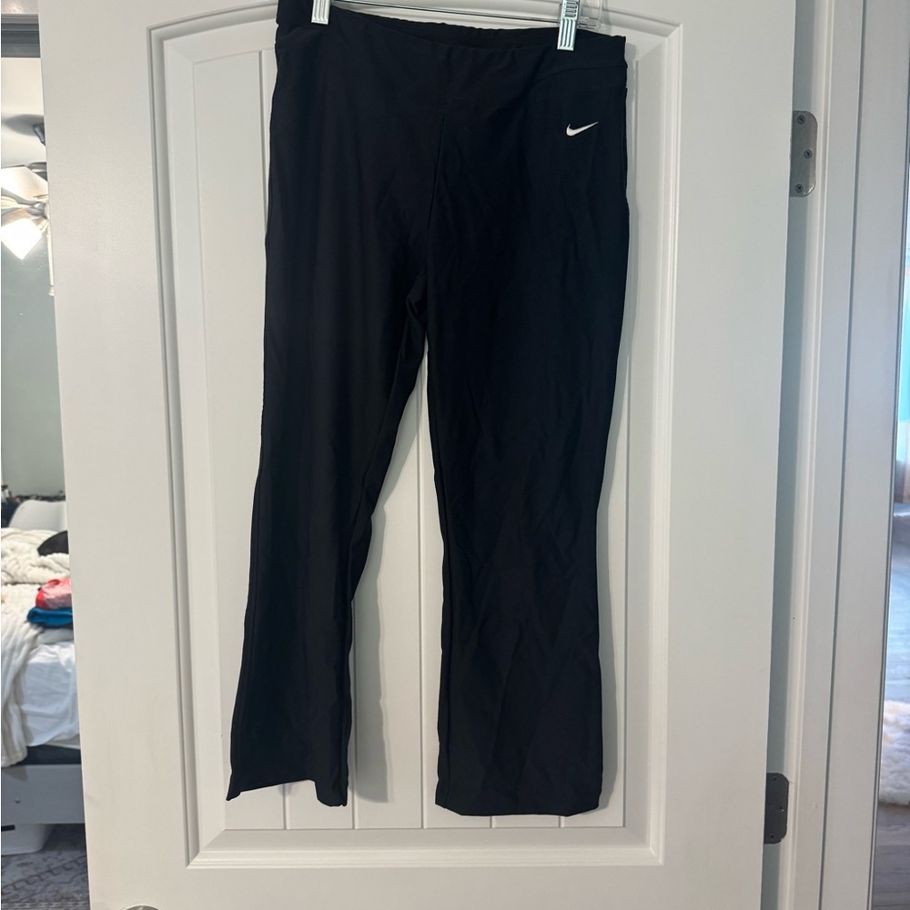 Nike Women’s DryFit Black Athletic Pants Yoga Pants Cropped Size Small EUC